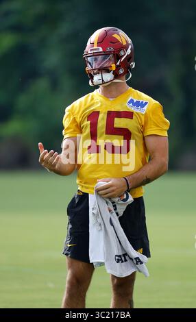 Ashburn, Virginia, USA. Juli 2025. Washington Commander QB #15 Sam Hartman während des Washington Commanders Training Camp im OrthoVirginia Training Center im Commanders Park in Ashburn, Virginia. Justin Cooper/CSM/Alamy Live News Stockfoto