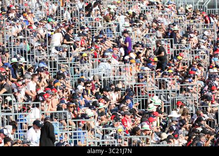 März 2018 – MELBOURNE, AUSTRALIEN – 25. MÄRZ: Crowd-Atmosphäre beim Großen Preis von Australien 2018 am 25. März 2018 (Bild: © Chris Putnam/ZUMA Wire) Stockfoto