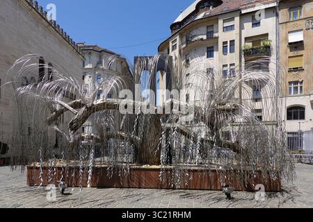 Holocaust Tree of Life Memorial, Trauerweide, im Raoul Wallenberg Memorial Garden in der Dohány Street Synagoge, auch bekannt als große Synagoge, Budapest, Ungarn Stockfoto