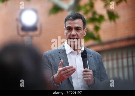15. April 2019 - Leganes, MADRID, SPANIEN - MADRID, SPANIEN - 15. APRIL: Der Regierungspräsident und Kandidat für die Präsidentschaft der PSOE, Pedro SÃ¡nchez, nimmt am 15. April 2019 in Madrid, Spanien an einem politischen Akt in einem Altenheim in LeganÃ Teil. (Kreditbild: © AFP7 via ZUMA Wire) Stockfoto