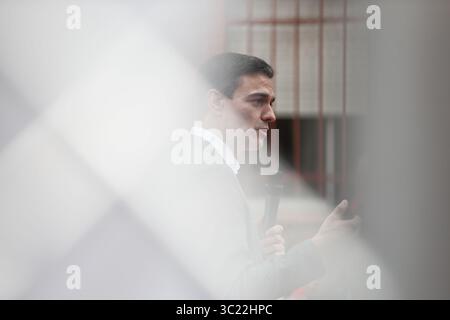 15. April 2019 - Leganes, MADRID, SPANIEN - MADRID, SPANIEN - 15. APRIL: Der Regierungspräsident und Kandidat für die Präsidentschaft der PSOE, Pedro SÃ¡nchez, nimmt am 15. April 2019 in Madrid, Spanien an einem politischen Akt in einem Altenheim in LeganÃ Teil. (Kreditbild: © AFP7 via ZUMA Wire) Stockfoto