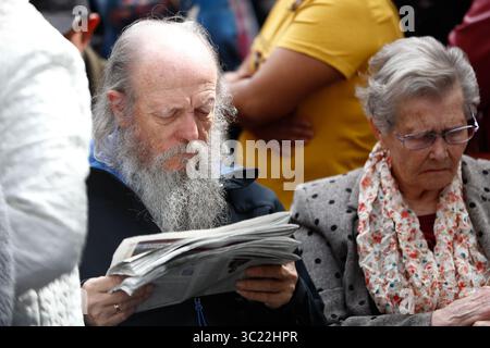 15. April 2019 - Leganes, MADRID, SPANIEN - MADRID, SPANIEN - 15. APRIL: Ein alter Mann während eines politischen Aktes in einem Altenheim in LeganÃ am 15. April 2019 in Madrid, Spanien. (Kreditbild: © AFP7 via ZUMA Wire) Stockfoto