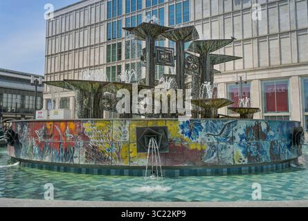 Brunnen der Völkerfreundschaft, Alexanderplatz, Mitte, Berlin, Deutschland Stockfoto