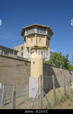 Wachturm, Stasi-Gedenkstätte, Genslerstraße, Hohenschönhausen, Lichtenberg, Berlin, Deutschland *** Wachturm, Stasi-Gedenkstätte, Genslerstraße, Hohenschönhausen, Lichtenberg, Berlin, Deutschland Stockfoto