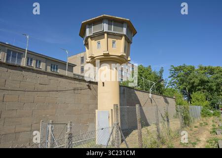 Wachturm, Stasi-Gedenkstätte, Genslerstraße, Hohenschönhausen, Lichtenberg, Berlin, Deutschland *** Wachturm, Stasi-Gedenkstätte, Genslerstraße, Hohenschönhausen, Lichtenberg, Berlin, Deutschland Stockfoto