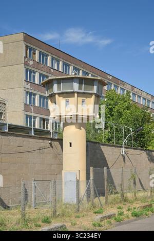 Wachturm, Stasi-Gedenkstätte, Genslerstraße, Hohenschönhausen, Lichtenberg, Berlin, Deutschland *** Wachturm, Stasi-Gedenkstätte, Genslerstraße, Hohenschönhausen, Lichtenberg, Berlin, Deutschland Stockfoto