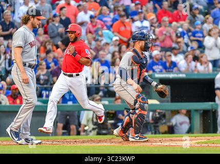 20. April 2019: Texas Rangers Shortstop Elvis Andrus Platz 1 im dritten Inning bei einem MLB-Spiel zwischen den Houston Astros und den Texas Rangers im Globe Life Park in Arlington, Texas, besiegte Houston 9-4 Albert Pena/CSM. (Credit Image: &Copy; Albert Pena/CSM via ZUMA Wire) Stockfoto