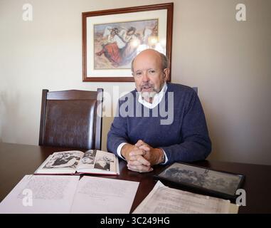 19. April 2019 - Lincolnshire, IL, USA - Mitch Work, dessen Familie die letzten Briefe aus Hitlers Bunker geschenkt hat, geschrieben von Nazi-Propagandaminister Joseph Goebbels, sitzt am 19. April 2019 in seinem Haus in Lincolnshire, Illinois (Credit Image: © TNS via ZUMA Wire) Stockfoto