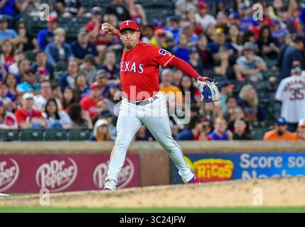 20. April 2019: Der dritte Baseman der Texas Rangers Asdrubal Cabrera #14 während eines MLB-Spiels zwischen den Houston Astros und den Texas Rangers im Globe Life Park in Arlington, Texas, besiegte Houston 9-4 Albert Pena/CSM. (Credit Image: &Copy; Albert Pena/CSM via ZUMA Wire) Stockfoto