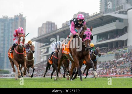 28. April 2019 – Hong Kong, USA – SHA TIN, HONGKONG – 25. APRIL: Beauty Generatiion bei der Rennstrecke am 25. April auf dem Sha Tin Race Course in Hongkong, bevor es auf der FWD Champions Mile antritt. Michael McInally/Eclipse Sportswire/CSM(Credit Image: &Copy; Michael Mcinally/CSM via ZUMA Wire) Stockfoto