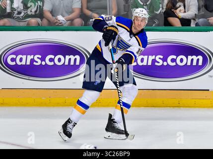 St. Louis Blues Verteidiger Jay Bouwmeester (19) Pässe. Während eines NHL Playoff-Spiels zwischen den St. Louis Blues und den Dallas Stars of Round 2, Spiel 6 im American Airlines Center in Dallas, Texas, 5. Mai 2019. (Manny Flores/Cal Sport Media) Stockfoto