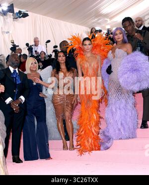 Mai 2019 - New York, New York, USA - KRIS JENNER, KIM KARDASHIAN, KENDALL JENNER, KYLIE JENNER am Met Museum Costume Institute Benefit, feiert die Ausstellung ''Camp:Notes on Fashion'',.The Metropolitan Museum of Art, NYC.6. Mai 2019.Fotos von , Photos Inc. (Kreditbild: © Sonia Moskowitz/Globe Photos via ZUMA Wire) Stockfoto
