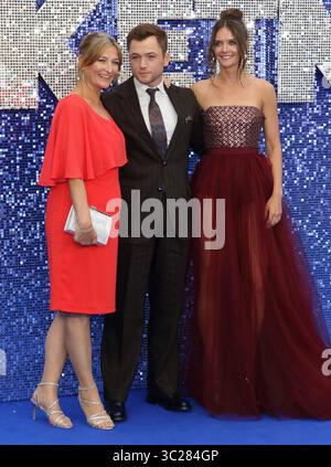 Mai 2019 - London, Vereinigtes Königreich - Christine Egerton, Taron Egerton und Emily Thomas nehmen an der britischen Premiere von Rocketman im Odeon Luxe, Leicester Square Teil (Foto: © Keith Mayhew/SOPA Images via ZUMA Wire) Stockfoto