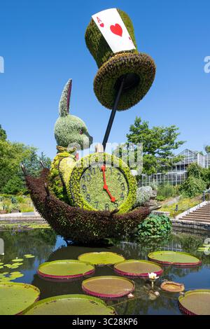 Alice im Wonderland White Rabbit Mosaiculture im Atlanta Botanical Garden in Midtown Atlanta, Georgia. (USA) Stockfoto