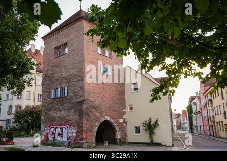 Das Münzbergtor ist Ein denkmalgeschütztes Gebäude in Ingolstadt, Bayern. Es ist Ein Seitentor der Ingolstädter Stadtmauer und wurde um 1390 als Par erbaut Stockfoto