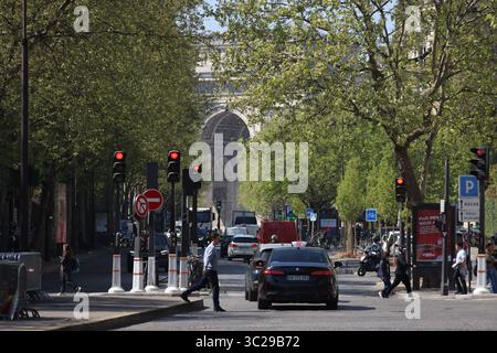 Blick auf die av de friedland in Richtung Arc de triomphe paris Stockfoto