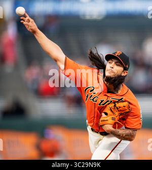 10. Mai 2019: Die San Francisco Giants starten den Pitcher Dereck Rodriguez (57) im ersten Inning, während eines MLB-Spiels zwischen den Cincinnati Reds und den San Francisco Giants im Oracle Park in San Francisco, Kalifornien. Valerie Shoaps/CSM(Kreditbild: &Copy; Valerie Shoaps/CSM via ZUMA Wire) Stockfoto