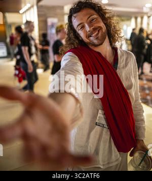 19. Mai 2019 - Rosemont, Illinois, USA - der Cosplayer „Jesus“ bietet seine Hand und seinen Segen in der Lobby des Hyatt (Foto: © Chris Riha/ZUMA Wire) Stockfoto