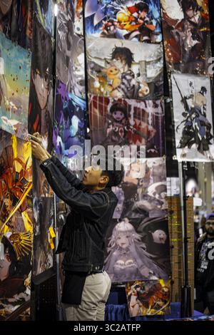 19. Mai 2019 - Rosemont, Illinois, USA - Ein Verkäufer legt seine Arbeit zum Verkauf in der Ausstellungshalle des Convenion auf (Foto: © Chris Riha/ZUMA Wire) Stockfoto