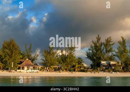 24. Mai 2019: Bahamas: Cat Island, Bahamas. Cottages am Strand. Hotel Fernandez Bay Village Resort. Touristen, die sich am Strand entspannen. (Kreditbild: © Sergi Reboredo/ZUMA Wire) Stockfoto