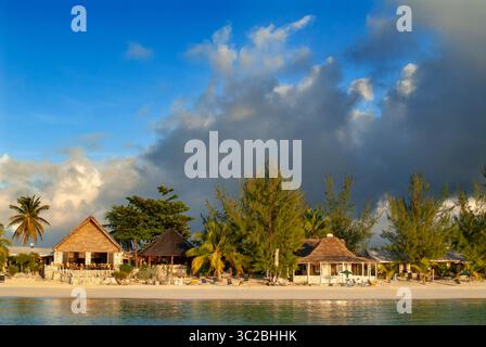 24. Mai 2019: Bahamas: Cat Island, Bahamas. Cottages am Strand. Hotel Fernandez Bay Village Resort. Touristen, die sich am Strand entspannen. (Kreditbild: © Sergi Reboredo/ZUMA Wire) Stockfoto