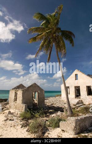 24. Mai 2019: Bahamas: Cat Island, Bahamas. Altes Haus neben dem Strand des Ostens (Atlantik) Pine Bay, Cat Island. (Kreditbild: © Sergi Reboredo/ZUMA Wire) Stockfoto