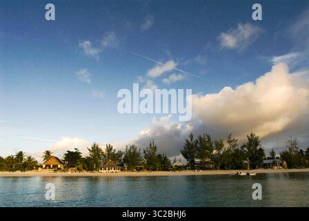 24. Mai 2019: Bahamas: Cat Island, Bahamas. Cottages am Strand. Hotel Fernandez Bay Village Resort. Touristen, die sich am Strand entspannen. (Kreditbild: © Sergi Reboredo/ZUMA Wire) Stockfoto