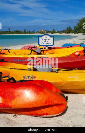 24. Mai 2019: Bahamas: Kajaks und Kanus. Strand von Fernandez Bay Village Hotel, Cat Island. Bahamas (Kreditbild: © Sergi Reboredo/ZUMA Wire) Stockfoto