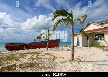 24. Mai 2019: Bahamas: Cat Island, Bahamas. BOAD am Strand des östlichen (Atlantischen) Gebiets Pine Bay, Cat Island. (Kreditbild: © Sergi Reboredo/ZUMA Wire) Stockfoto