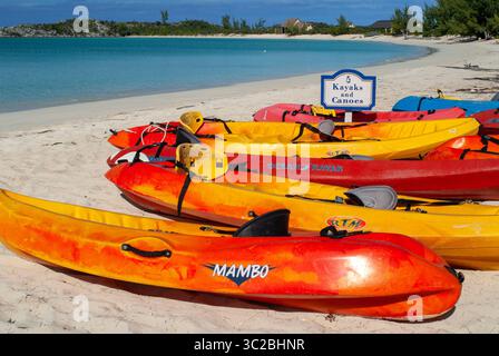 24. Mai 2019: Bahamas: Kajaks und Kanus. Strand von Fernandez Bay Village Hotel, Cat Island. Bahamas (Kreditbild: © Sergi Reboredo/ZUMA Wire) Stockfoto