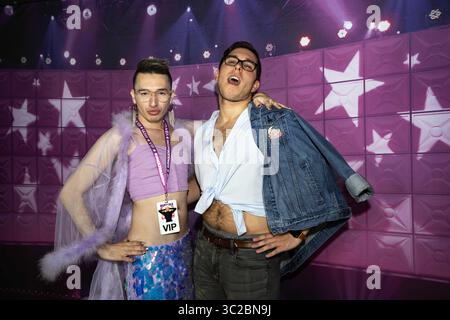 15. März 2019 – Los Angeles, Kalifornien, USA – Teilnehmer posieren für ein Porträt auf der RuPaul's DragCon LA 2019 im Los Angeles Convention Center in Los Angeles, Kalifornien. Die jährlich stattfindende dreitägige RuPaul's DragCon ist die größte Drag-Kultur-Tagung der worldâ und findet in New York und Los Angeles statt. (Credit Image: © Ronen Tivony/SOPA Images via ZUMA Wire) Stockfoto