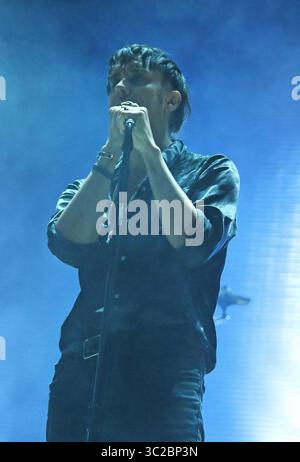 25. Mai 2019: London, Vereinigtes Königreich - The Strokes - Leadsänger Julian Casablancas, der während des Headliner Day Two des All Points East Festivals im Londoner Victoria Park live auf der Bühne auftrat. (Kreditbild: © Keith Mayhew/SOPA Images via ZUMA Wire) Stockfoto