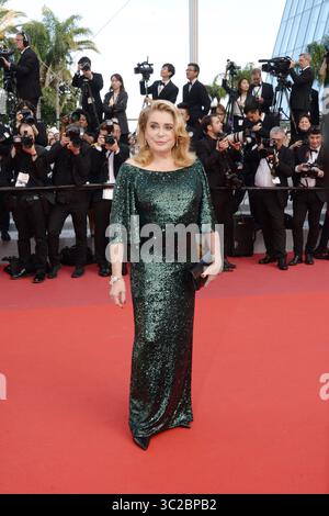 Mai 25, 2019 - Cannes, Frankreich - Cannes, Frankreich - 25. Mai: Catherine Deneuve besucht die Closing ceremony Screening von ' ' Specials '' während des 72. jährlichen Filmfestspiele von Cannes am 25. Mai 2019 in Cannes, Frankreich. (Bild: © Friedrich InjimbertZUMA Draht) Stockfoto
