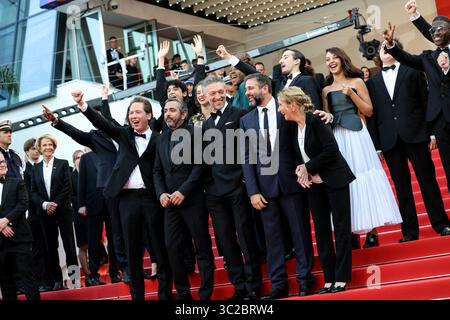 25. Mai 2019 - Cannes, Frankreich - CANNES - 25. MAI: Premiere von CEÌ REÌ MONIE DE CLOTURE / HORS NORMES während der Filmfestspiele von Cannes 2019 am 25. Mai 2019 im Palais des Festivals in Cannes, Frankreich. (Kreditbild: © Imagespace via ZUMA Wire) Stockfoto