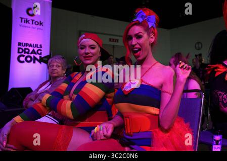 15. März 2019 - Los Angeles, Kalifornien, USA - Teilnehmer an der RuPaul's DragCon LA 2019 in Los Angeles, Kalifornien. Die jährlich stattfindende dreitägige RuPaul's DragCon ist die größte Drag-Kultur-Tagung der worldâ und findet in New York und Los Angeles statt. (Credit Image: © Ronen Tivony/SOPA Images via ZUMA Wire) Stockfoto