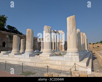 Apollo-Tempel und Säulen des Athena-Tempels in Side, Antalya, Türkei – antike Ruinen am Mittelmeer Stockfoto