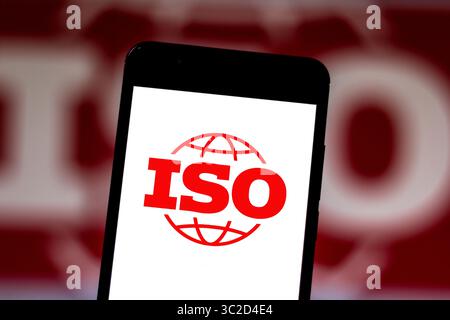 Juni 2019 – Brasilien – auf diesem Foto ist ein Logo der Internationalen Organisation für Normung (ISO) auf einem Smartphone abgebildet. (Kreditbild: © Rafael Henrique/SOPA Images via ZUMA Wire) Stockfoto