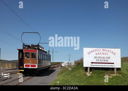 Snaefell Mountain Railway Straßenbahn Nummer 1 am Bahnhof Bungalow, Isle of man. Stockfoto
