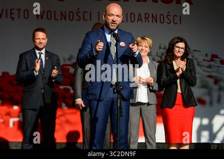 4. Juni 2019 - Danzig, Pommern, Polen - Bürgermeister von Breslau Jacek Sutryk spricht während des Massentreffens der Freiheits- und Solidaritätstage in Danzig. Danzig wurde in den 1980er Jahren zum Geburtsort der Solidaritätsbewegung, die dem Kommunismus in Polen ein Ende setzte und eine große Rolle bei der Beendigung der Sowjetunion spielte. Am 4. Juni 1989 fanden die ersten freien Wahlen im Land seit 1928 statt und die ersten seit der kommunistischen Ära. (Kreditbild: © Mateusz Slodkowski/SOPA Bilder via ZUMA Wire) Stockfoto