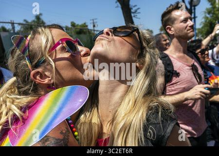 15. März 2019 – Los Angeles, Kalifornien, USA – Teilnehmer der LA Pride Parade in West Hollywood, Kalifornien. Die 49. Jährliche Gay Pride Parade umfasst ein Musikfestival und eine Parade, die große Menschenmassen anzieht. (Credit Image: © Ronen Tivony/SOPA Images via ZUMA Wire) Stockfoto
