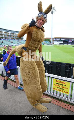 TAUNTON, ENGLAND. 12. JUNI 2019: Ein australischer Fan verkleidet als Känguru beim Cricket World Cup-Spiel Australien gegen Pakistan. Am County Ground, Taunton.(Credit Image: &Copy; ESPA Photo Agency/CSM via ZUMA Wire) Stockfoto