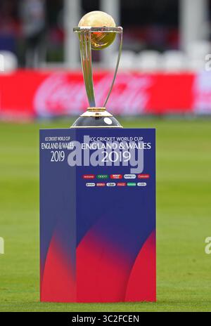 TAUNTON, ENGLAND. 12. JUNI 2019: Die ICC Cricket World Cup Trophäe während des Spiels Australien gegen Pakistan, ICC Cricket World Cup. Am County Ground, Taunton.(Credit Image: &Copy; ESPA Photo Agency/CSM via ZUMA Wire) Stockfoto