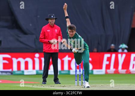TAUNTON, ENGLAND. 12. JUNI 2019: Shaheen Afridi aus Pakistan Bowling während des Spiels Australia gegen Pakistan, ICC Cricket World Cup. Am County Ground, Taunton.(Credit Image: &Copy; ESPA Photo Agency/CSM via ZUMA Wire) Stockfoto