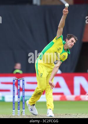 TAUNTON, ENGLAND. 12. JUNI 2019: Pat Cummins of Australia Bowling während des Spiels Australia gegen Pakistan, ICC Cricket World Cup. Am County Ground, Taunton.(Credit Image: &Copy; ESPA Photo Agency/CSM via ZUMA Wire) Stockfoto