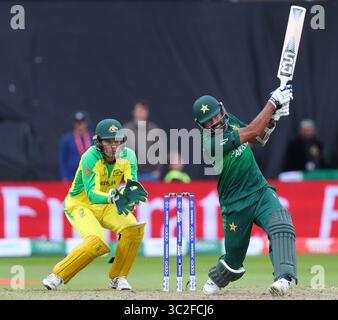 TAUNTON, ENGLAND. 12. JUNI 2019: Wahab Riaz aus Pakistan trifft beim Cricket World Cup-Spiel Australien gegen Pakistan. Am County Ground, Taunton.(Credit Image: &Copy; ESPA Photo Agency/CSM via ZUMA Wire) Stockfoto