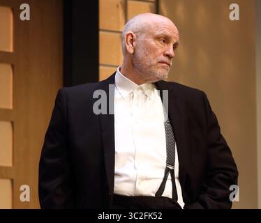 13. Juni 2019: London, Vereinigtes Königreich: Hollywood-Schauspieler John Malkovich führt die Besetzung von Bitter Wheat im Garrick Theatre in London. Mit Doon Mackichan, Ioanna Kimbook und Alexander Arnold (Credit Image: © Keith Mayhew/SOPA Images via ZUMA Wire) Stockfoto