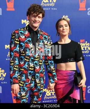 Juni 2019 – Santa Monica, Kalifornien, USA – 15. Juni 2019 – Santa Monica, Kalifornien – Brett Dier, Haley Lu Richardson. 2019 MTC Movie and TV Awards im Barker Hangar. Foto: Birdie Thompson/AdMedia Stockfoto