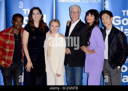 Juni 2019 - Los Angeles, CA, USA - LOS ANGELES - 17. Juni: William Jackson Harper, D'Arcy Carden, Kristen Bell, Ted Danson, Jameela Jamil, Manny Jacinto beim „The Good Place“ FYC Panel im UCB Sunset Theater am 17. Juni 2019 in Los Angeles, CA (Foto: © Kathy Hutchins Via ZUMA Wire) Stockfoto