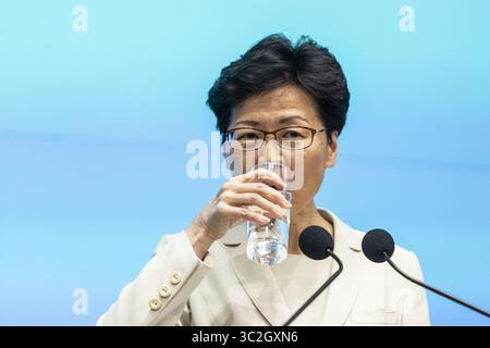 18. Juni 2019: Hongkong, China - die Geschäftsführerin von Hongkong, Carrie Lam, spricht während einer Pressekonferenz im Regierungssitz in Hongkong. Carrie Lam entschuldigte sich für die politischen Unruhen, die durch ein von Peking unterstütztes Gesetz ausgelöst wurden, das Auslieferungen an das chinesische Festland erlaubt hätte. (Credit Image: © Chan Long Hei/SOPA Images via ZUMA Wire) Stockfoto