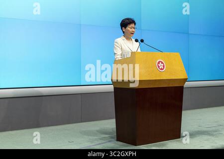 18. Juni 2019: Hongkong, China - die Geschäftsführerin von Hongkong, Carrie Lam, spricht während einer Pressekonferenz im Regierungssitz in Hongkong. Carrie Lam entschuldigte sich für die politischen Unruhen, die durch ein von Peking unterstütztes Gesetz ausgelöst wurden, das Auslieferungen an das chinesische Festland erlaubt hätte. (Credit Image: © Chan Long Hei/SOPA Images via ZUMA Wire) Stockfoto